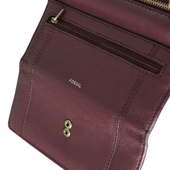 Women's Maroon/Burgondy Leather Fossil Wallet - 7.5L x 3.5W x 1D - Picture 3 of 5